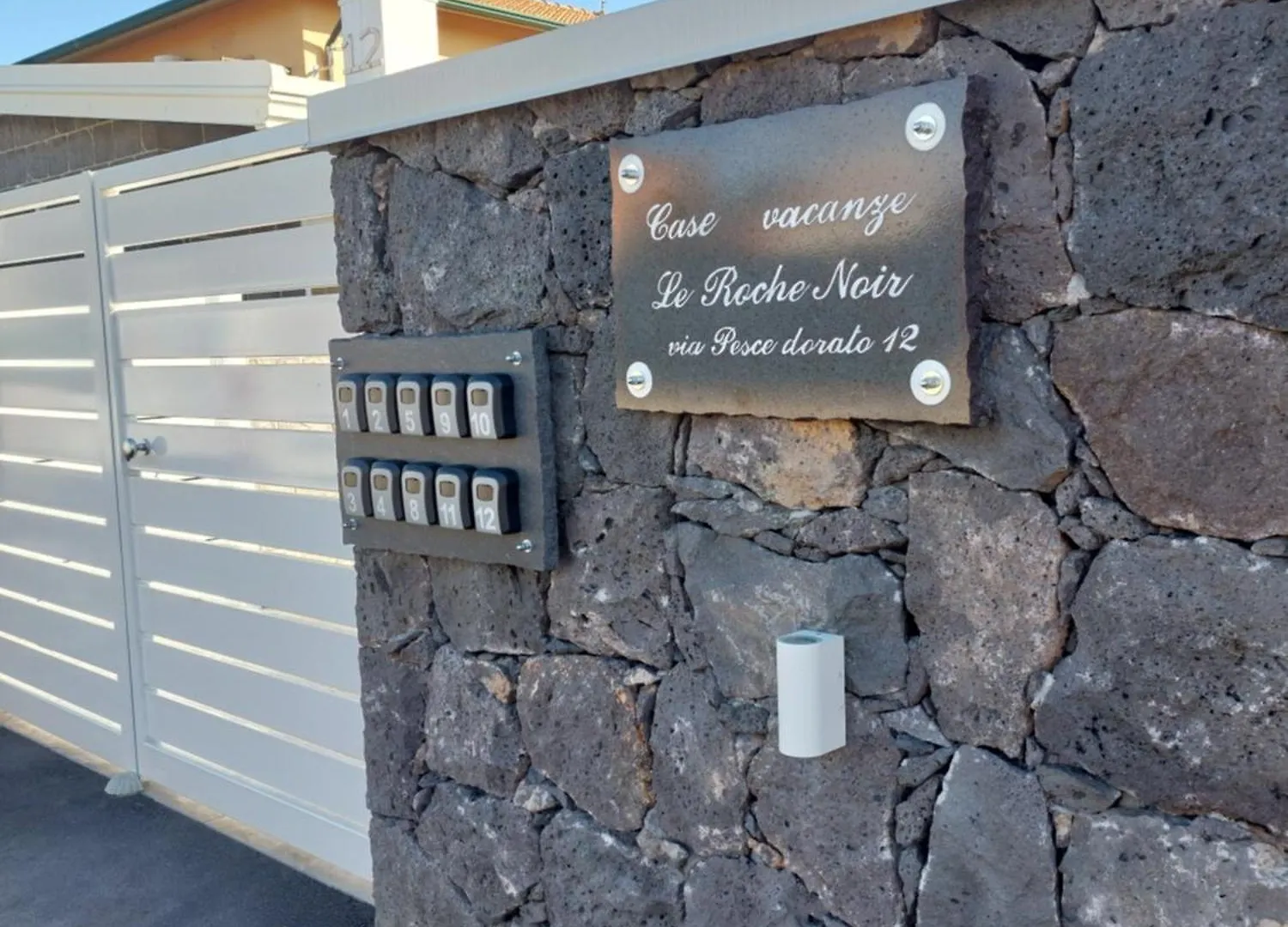 Le Roche Noir Appartamento 11 Aeroporto di Catania Fontana Rossa Italia