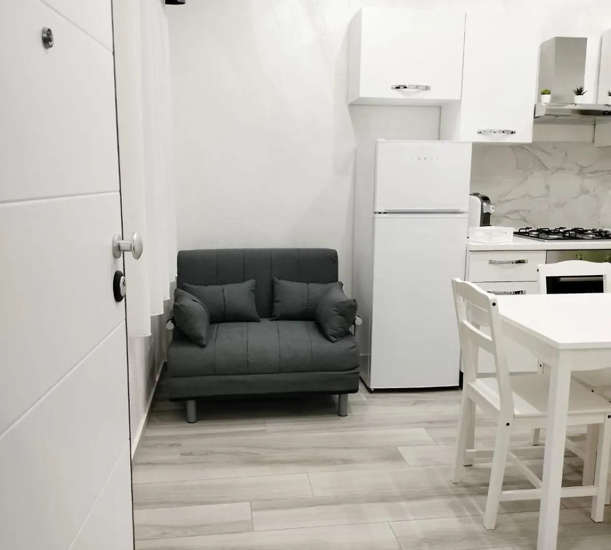 Le Roche Noir Appartamento 11 Aeroporto di Catania Fontana Rossa