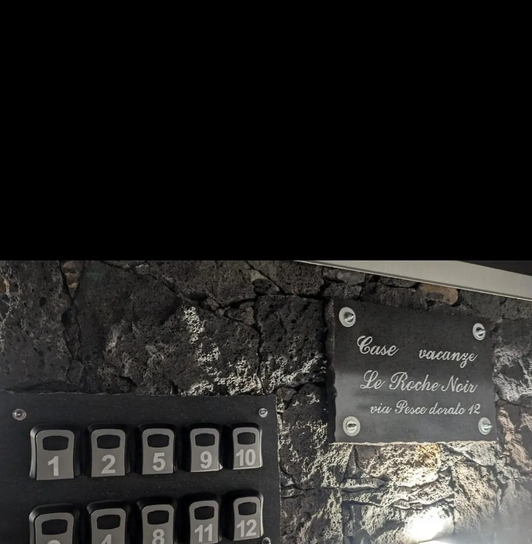 Le Roche Noir Appartamento 11 Aeroporto di Catania Fontana Rossa